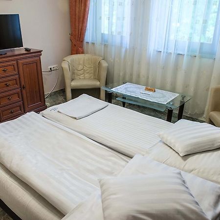 Bl Luxus Apartman Szeged Esterno foto